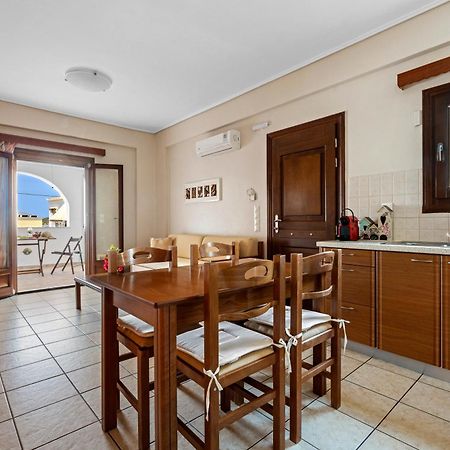 Spetses Center Comfy Apartment Екстер'єр фото