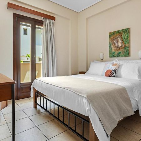 Spetses Center Comfy Apartment Екстер'єр фото