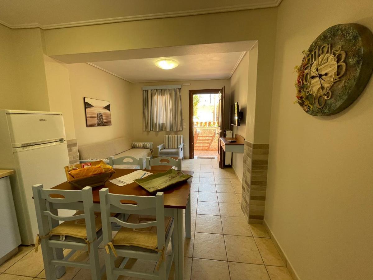 Spetses Center Comfy Apartment Екстер'єр фото