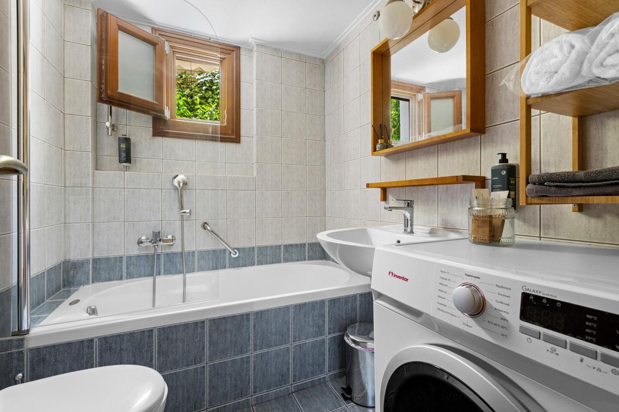 Spetses Center Comfy Apartment Екстер'єр фото