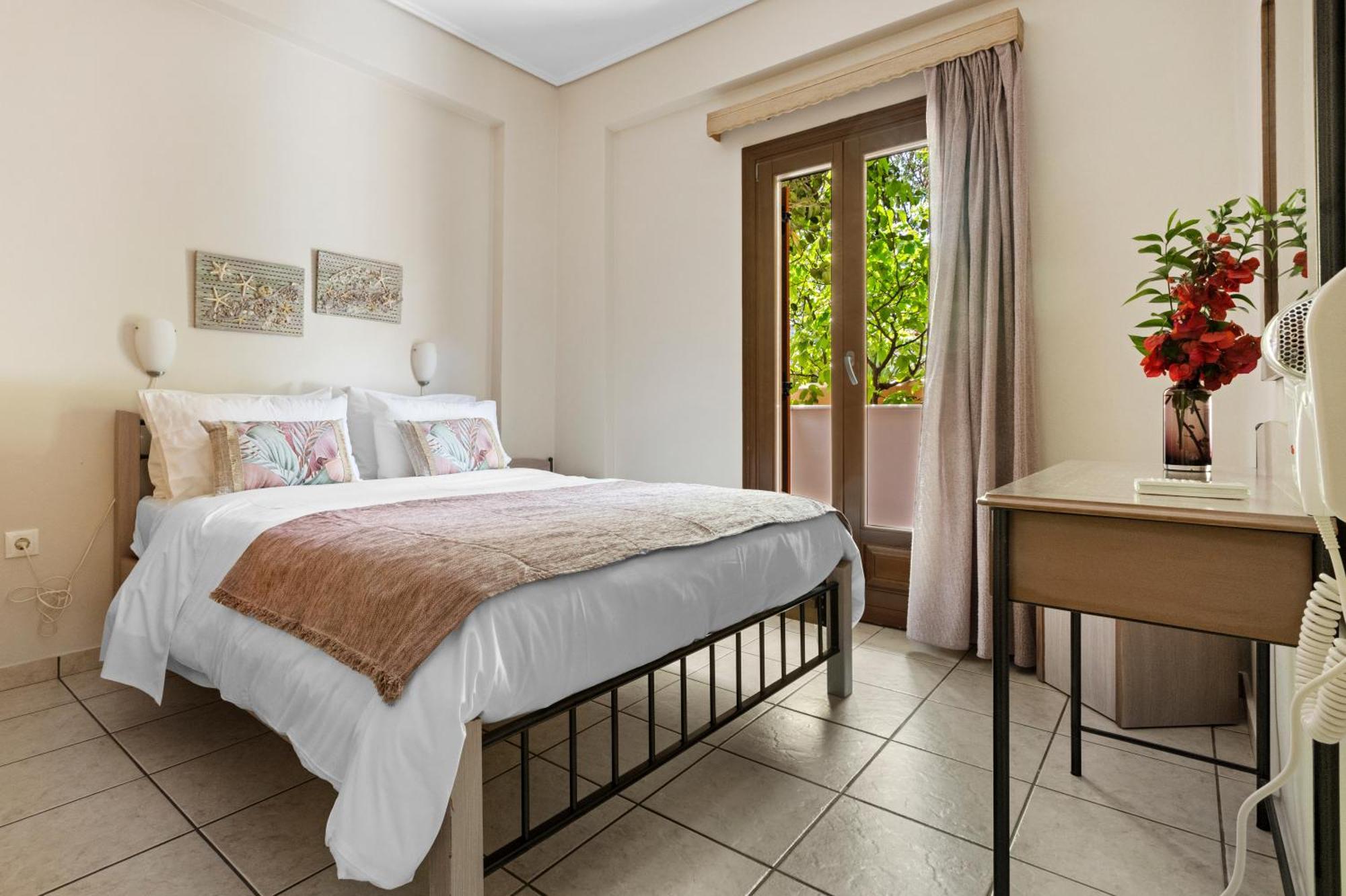 Spetses Center Comfy Apartment Екстер'єр фото