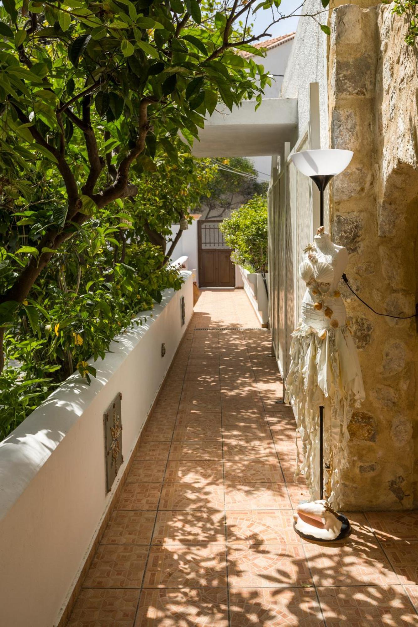 Spetses Center Comfy Apartment Екстер'єр фото