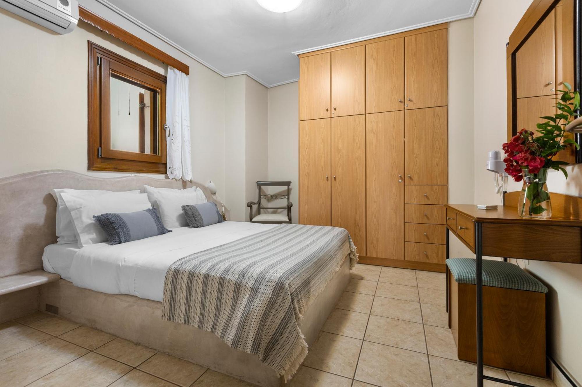 Spetses Center Comfy Apartment Екстер'єр фото