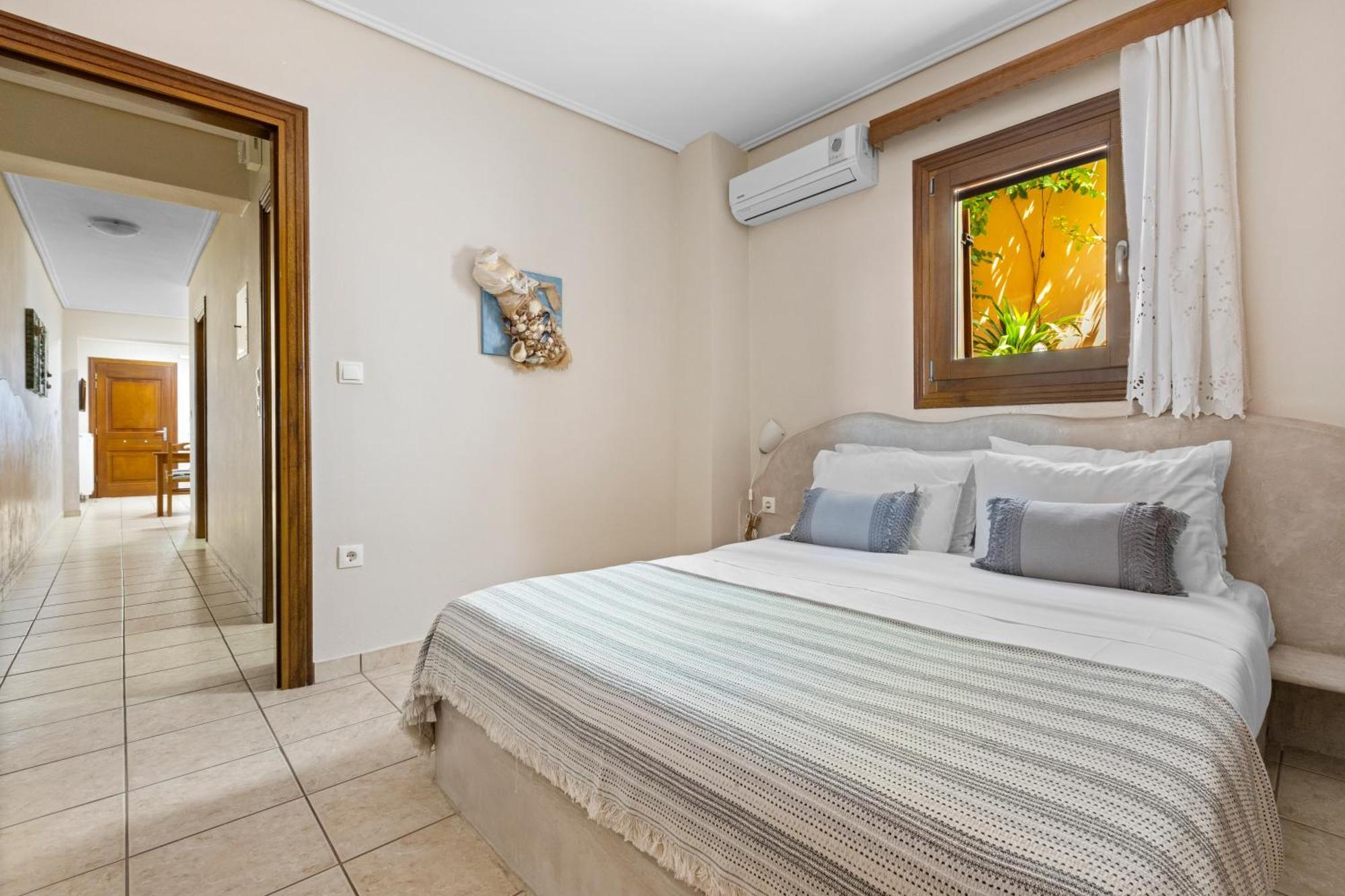 Spetses Center Comfy Apartment Екстер'єр фото