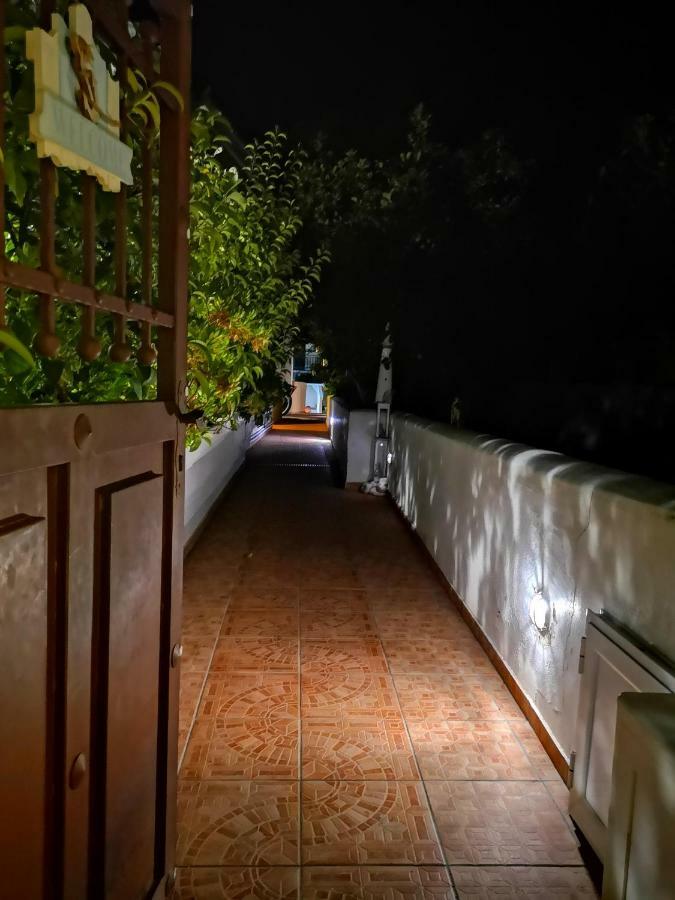 Spetses Center Comfy Apartment Екстер'єр фото